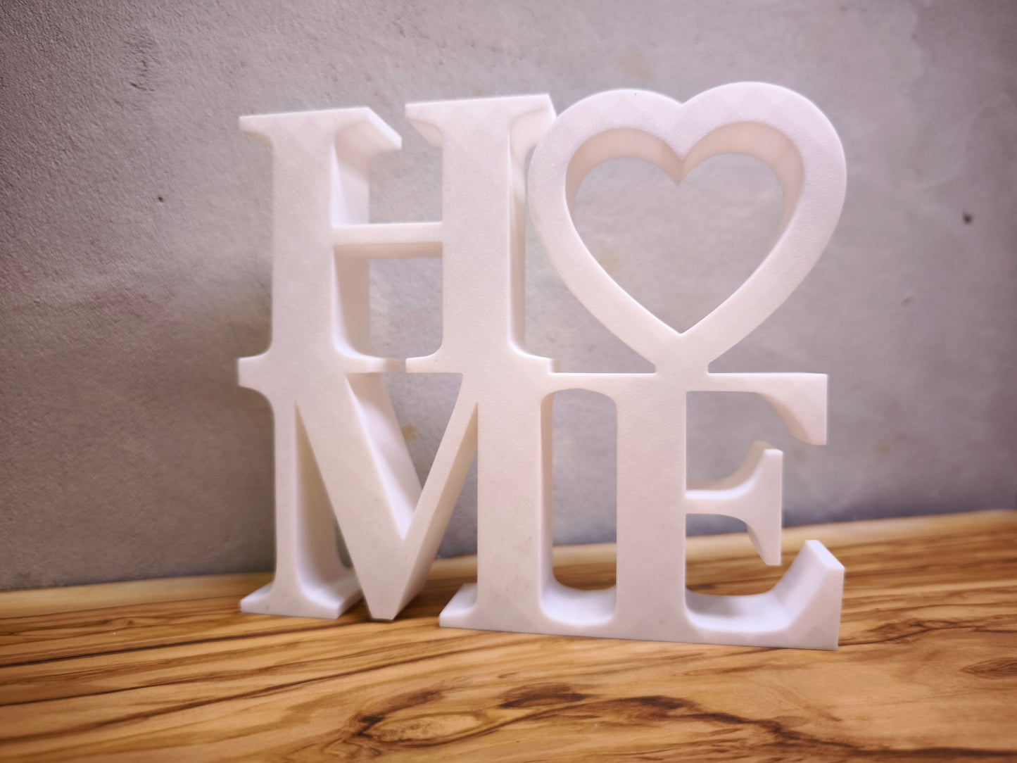 Deko-Schriftzug „HOME“ – Stilvolle Wohnaccessoire für dein Zuhause